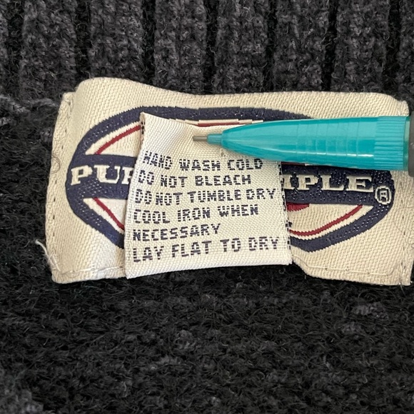 Pure & Simple Sweater - Picture 6 of 8